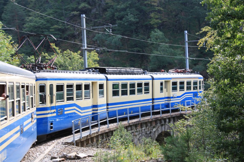 Auf der Strecke westlich von Prestinone