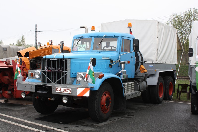 KrAZ 255 Zugmaschine (1967–1989/94)