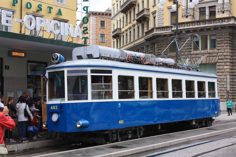 Wagen 402 in der Talstation Piazza Oberdan