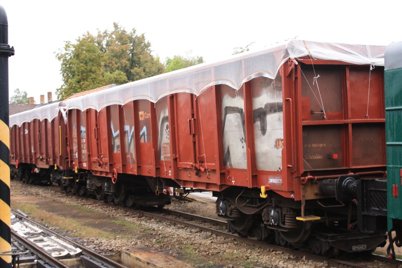 Schwerer Güterverkehr auf Rollböcken