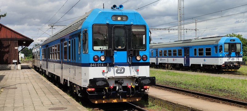 Zweimal 853 und Beiwagen